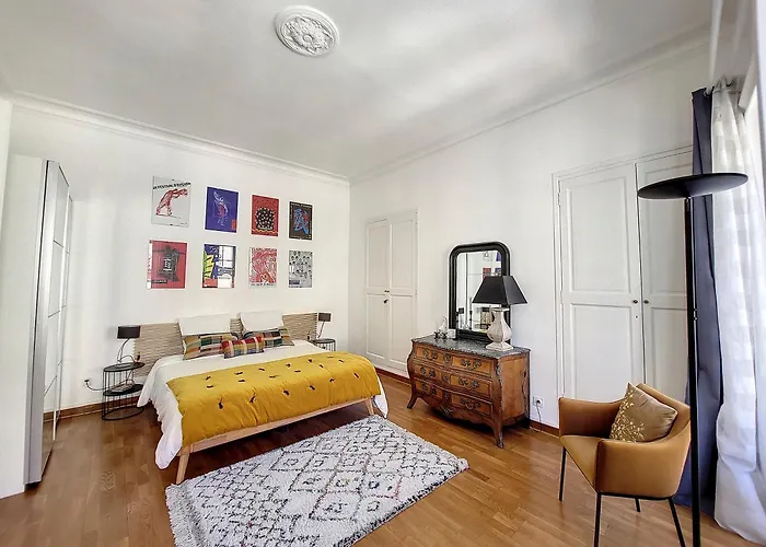 Escale Citadine Au Centre D\'Avignon, Climatisation, Appartement De Charme, Spacieux Et Lumineux