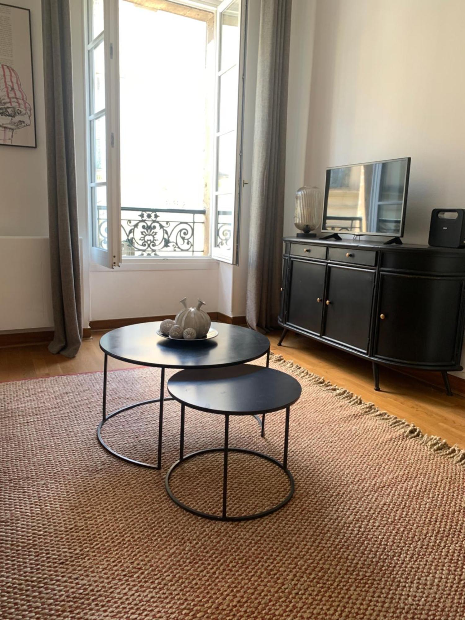Escale Citadine Au Centre D'avignon, Climatisation, De Charme, Spacieux Et Lumineux