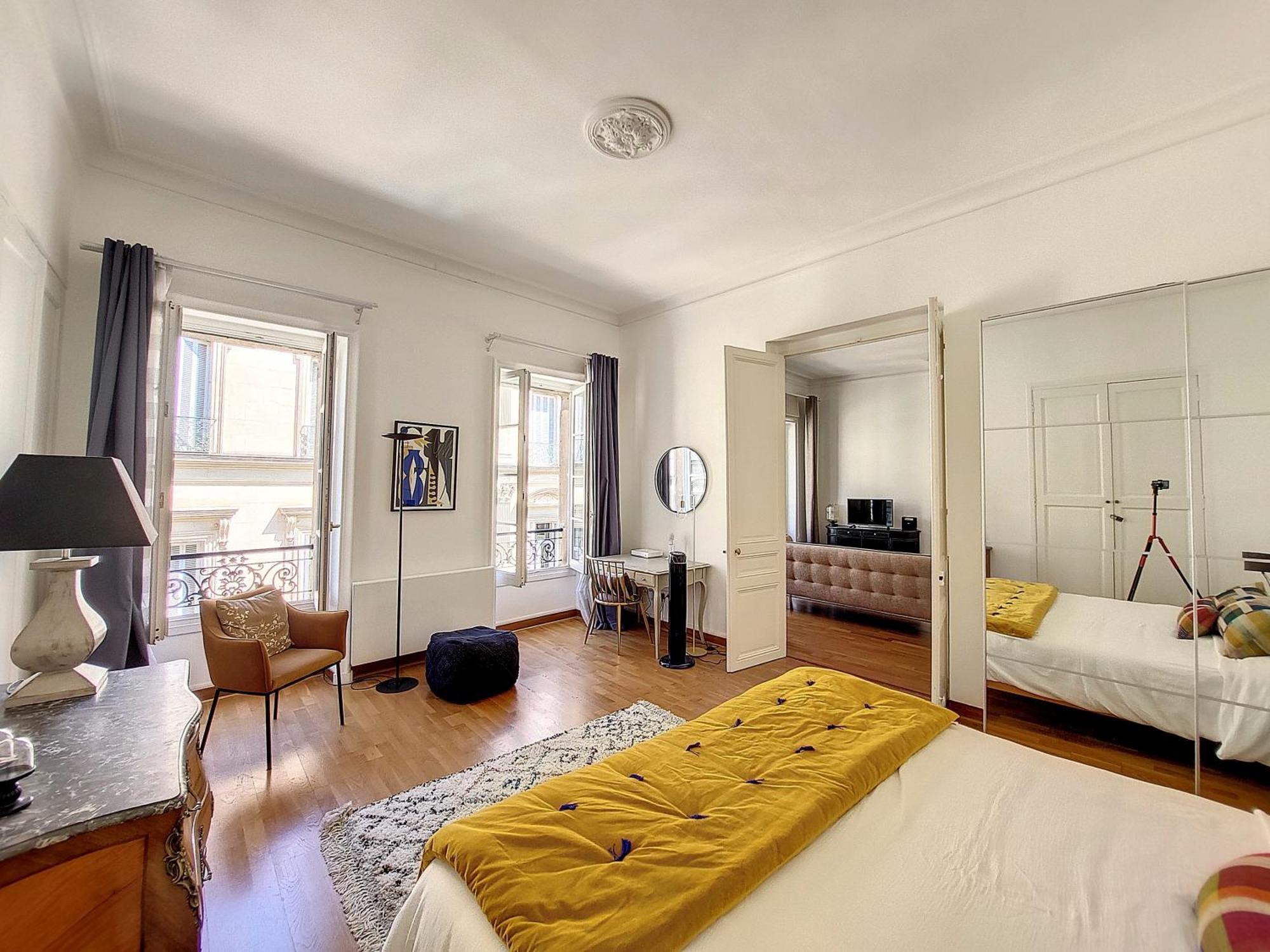 Escale Citadine Au Centre D'avignon, Climatisation, De Charme, Spacieux Et Lumineux