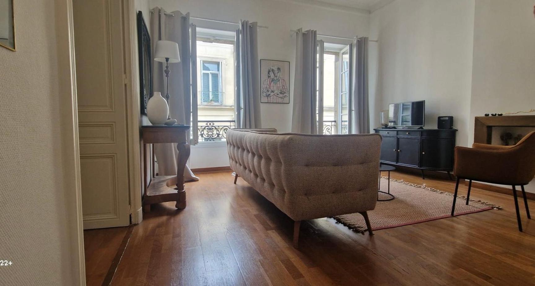 Escale Citadine Au Centre D'avignon, Climatisation, De Charme, Spacieux Et Lumineux